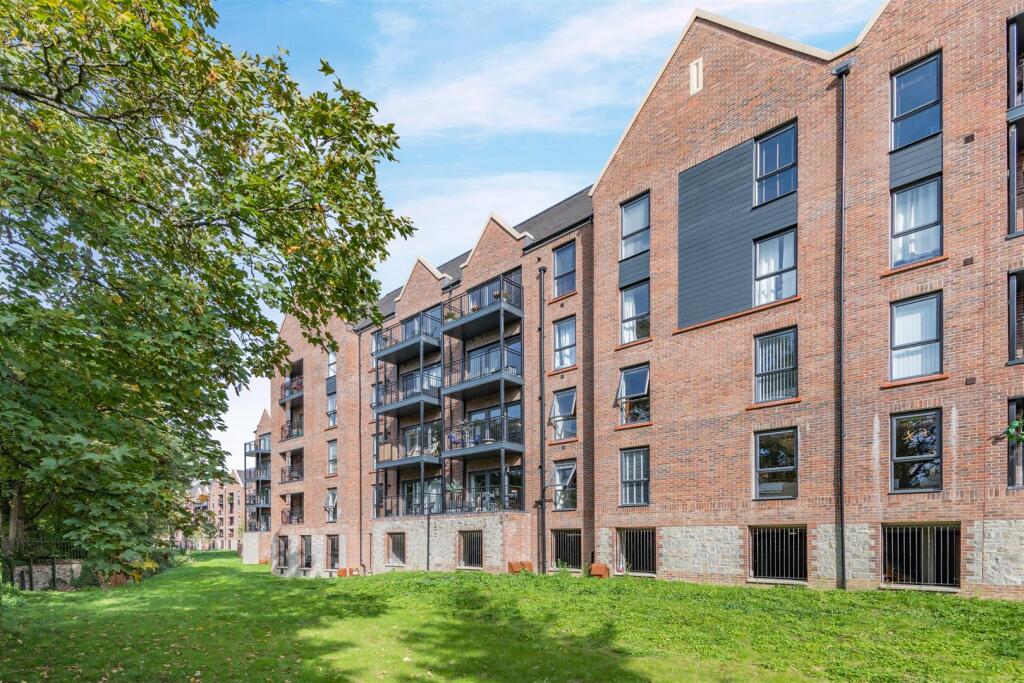 8665383-exterior05.jpg
