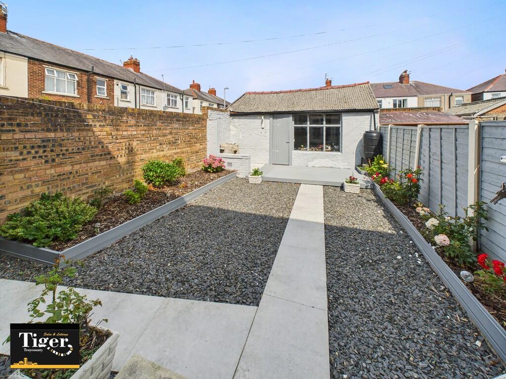 CAM02176G0-PR0652...