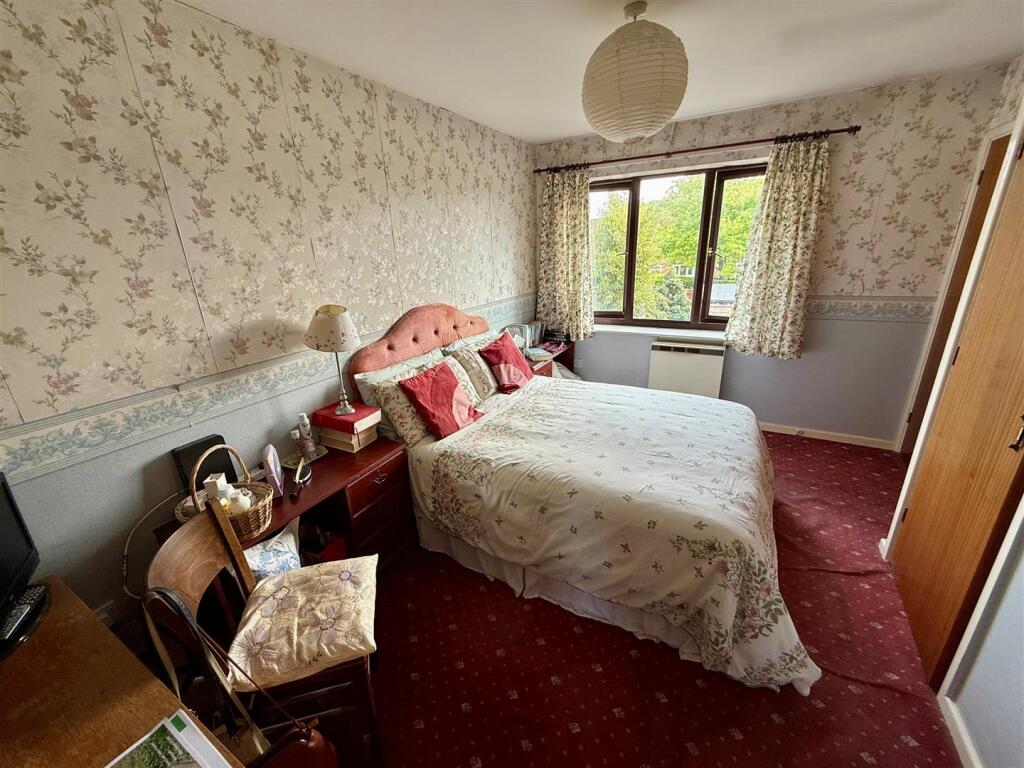 BR202 Bed1.jpg