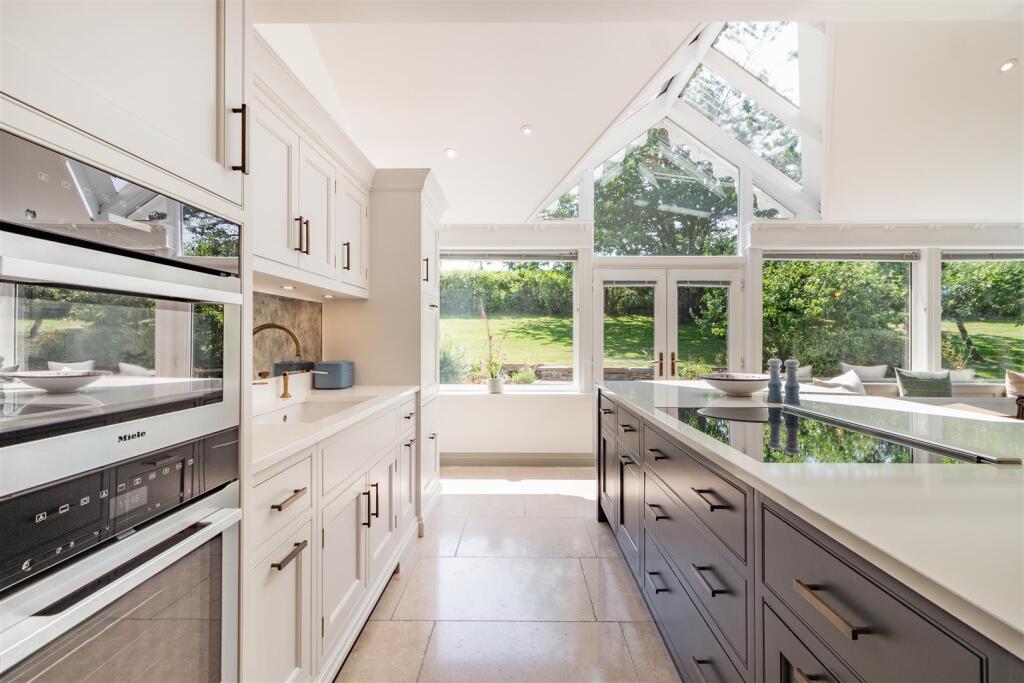 8553666-interior35.jpg