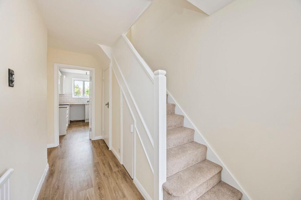 Northease Drive 77 EN HALL 2.jpeg