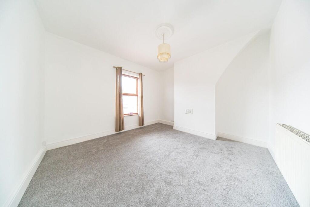 46 Columbia Road bedroom 1.jpg