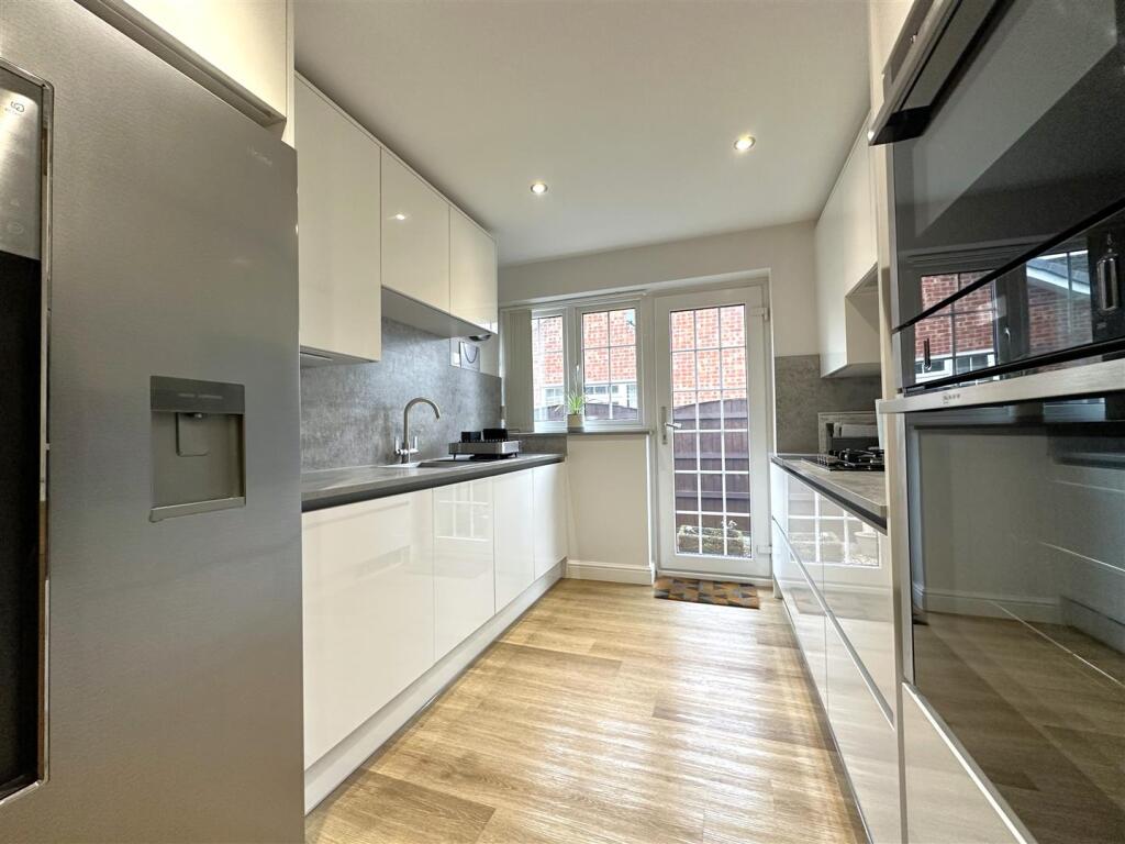 Stylish Modern Kitchen 983