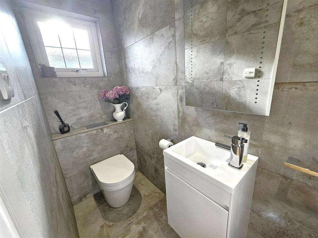 Downstairs shower Room.jpg