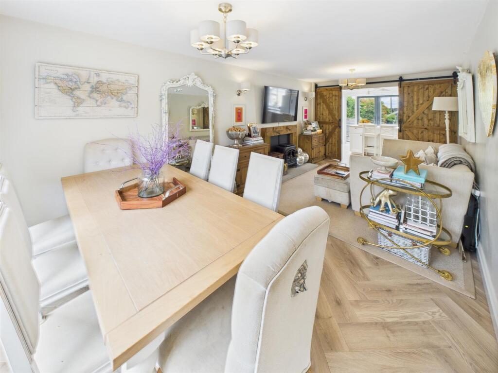 Spacious Lounge/Dining Room