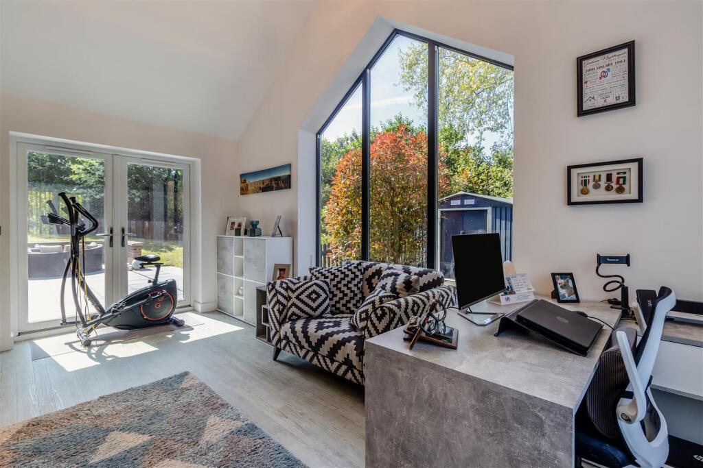8646070-interior37.jpg