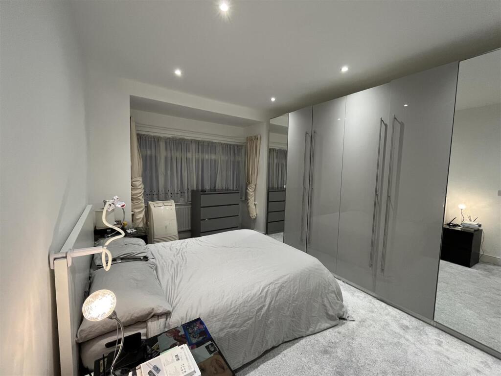 Master Bedroom.JPG