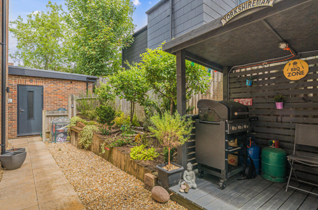 1321550-7-6874fbd...