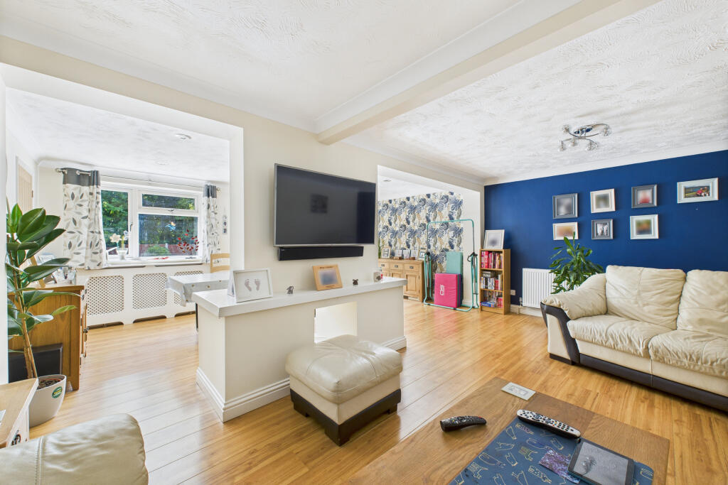 CAM05454G0-PR0032-STILL012