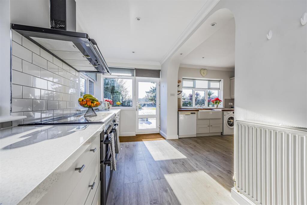 29 New Road, Lovedean-PorticoMarketing-SoldBy-28.J