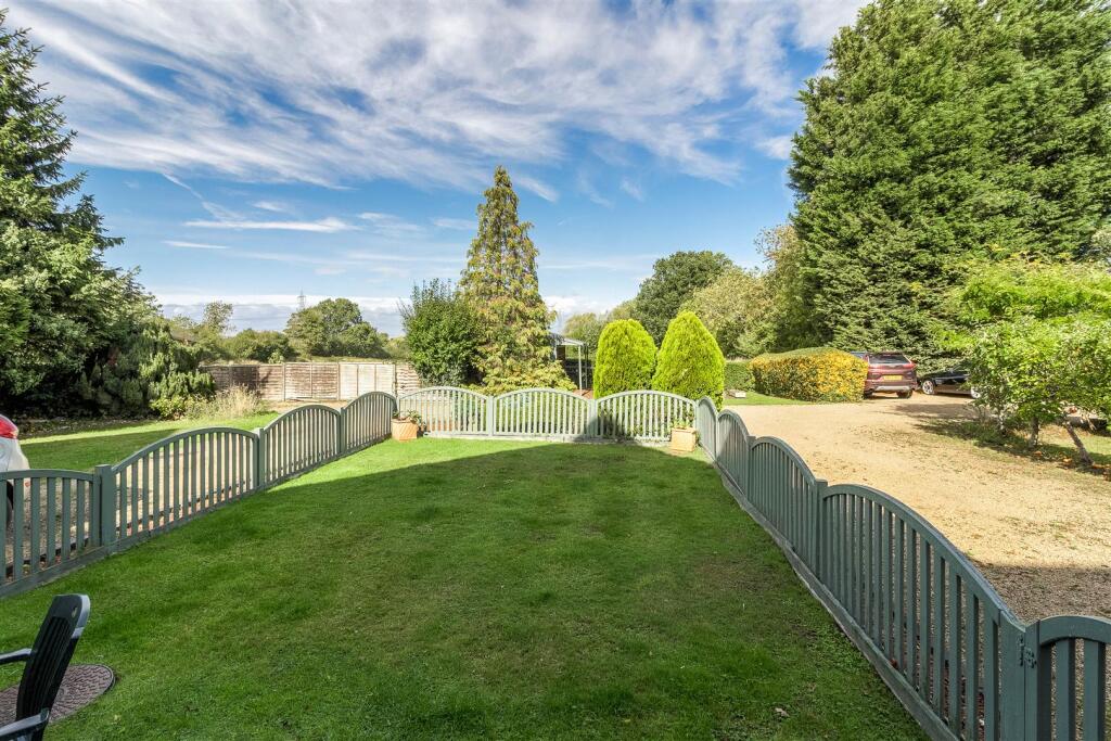 7 Weston Hall Stables, Bulkington