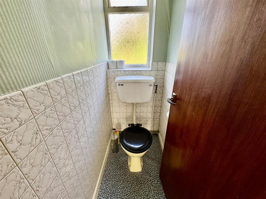 SEPARATE WC