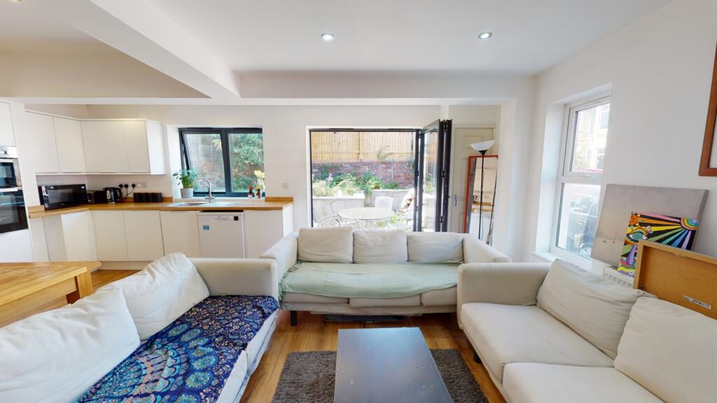 13-Christina-Terrace-Living(2)