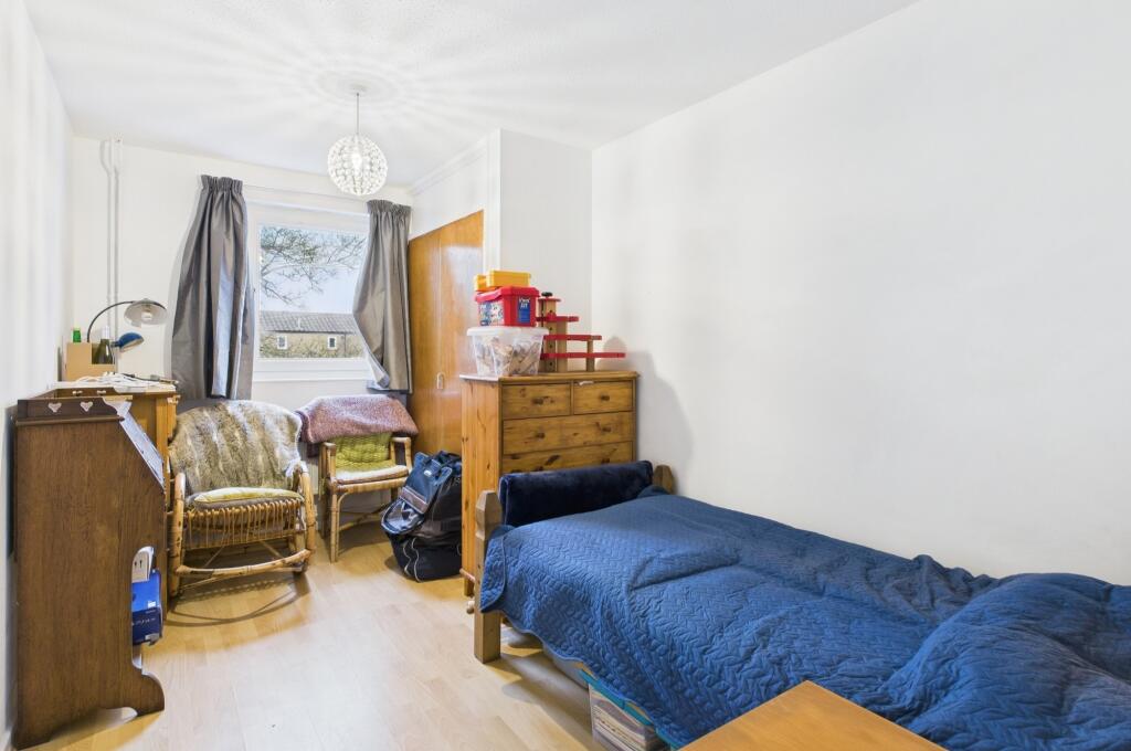 CAM02519G0-PR0235-STILL012