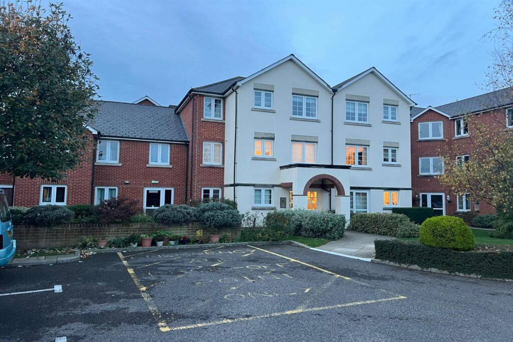 Penfold Road, Worthing, BN14
