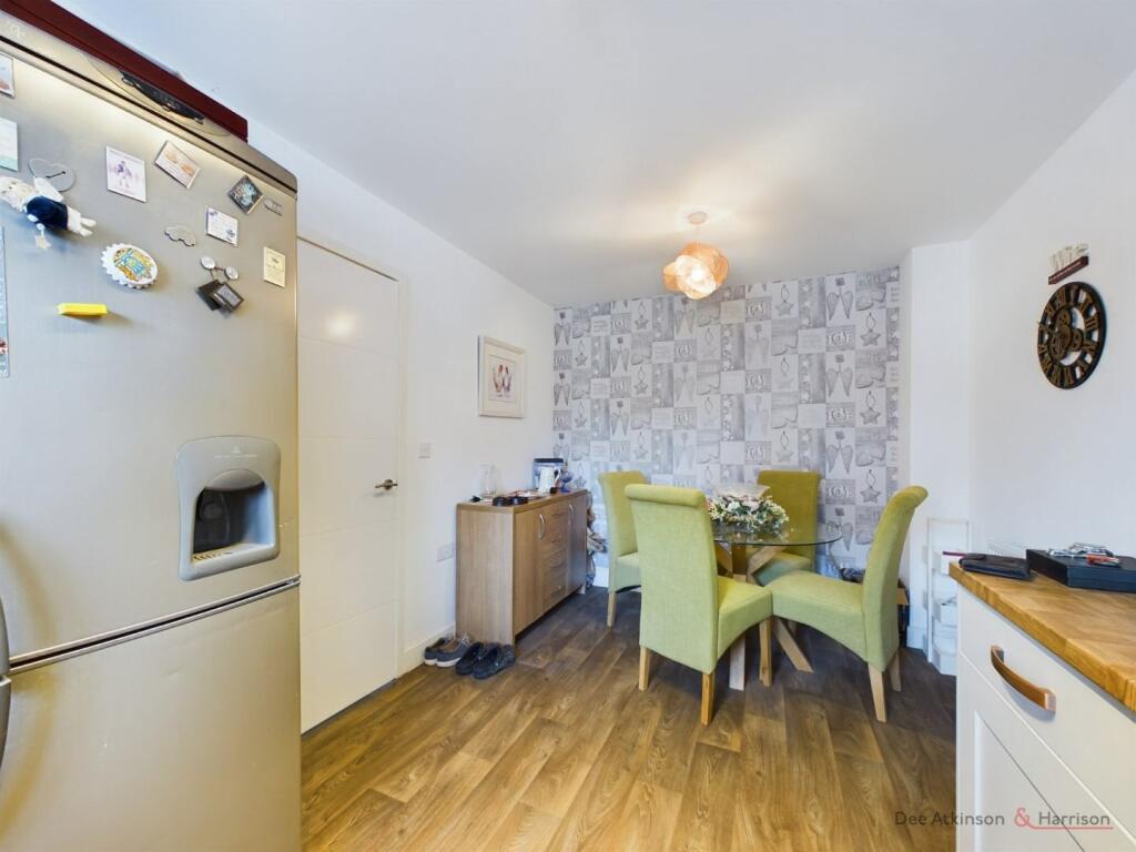 Kitchen/Dining Area