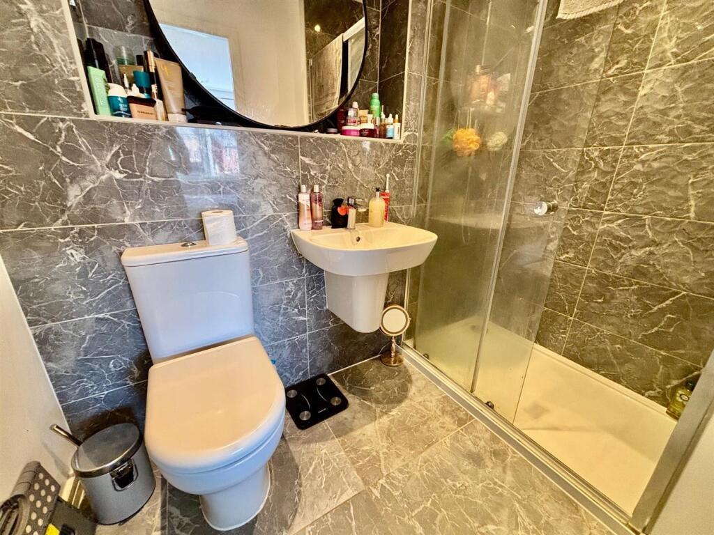 Shower Room/En Suite