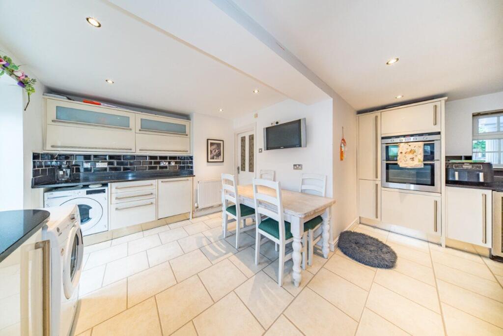 53 Walpole Ave dining kitchen.jpg