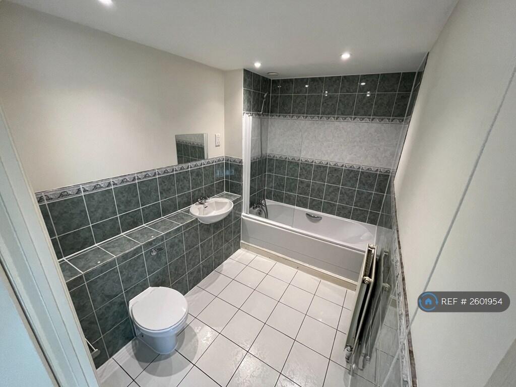 Main Bathroom 