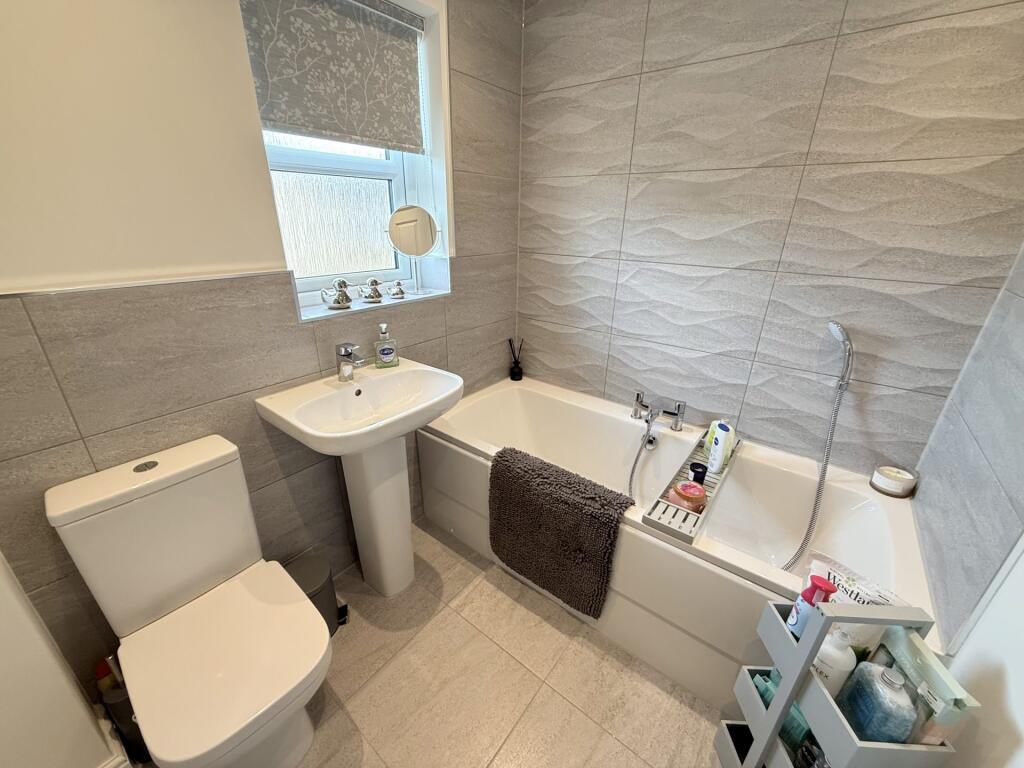6 Wintergreen Drive, Dumfries, DG1 3WE - Braidwood