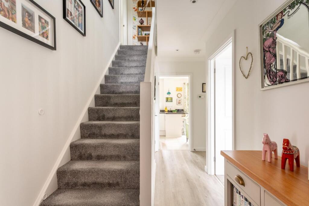 Charlwood Drive-4.jpg