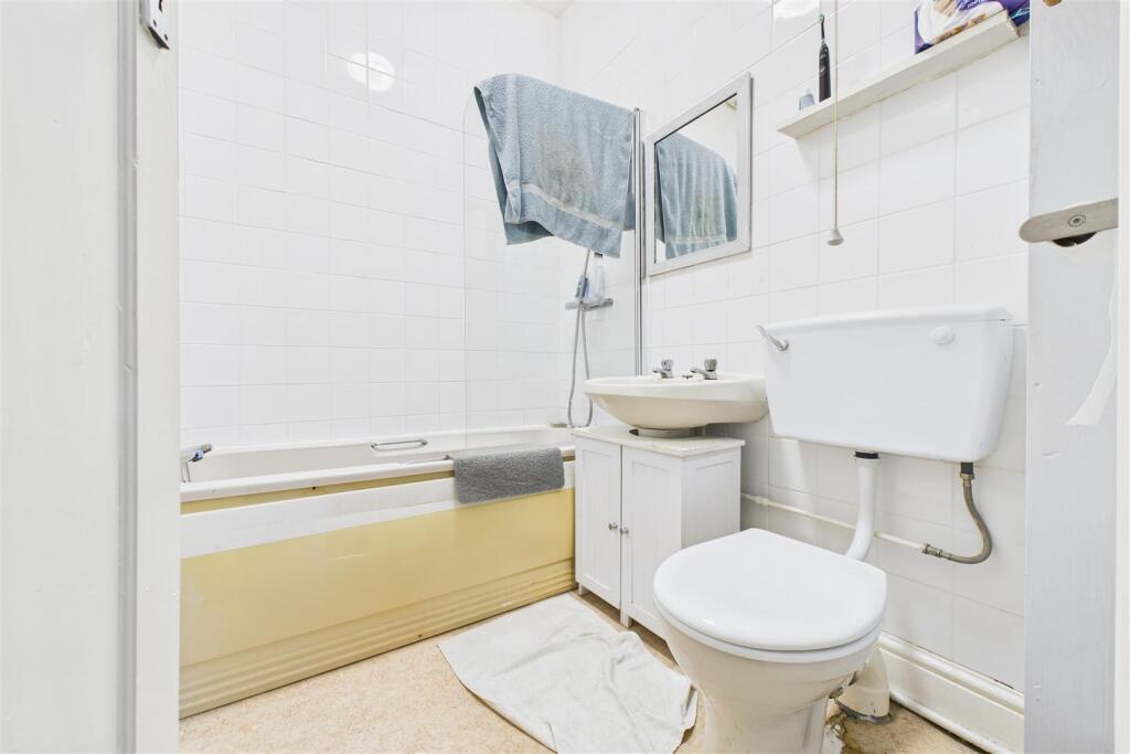 Flats A &amp; B 4 Southend Road WSM, North Somerset BS