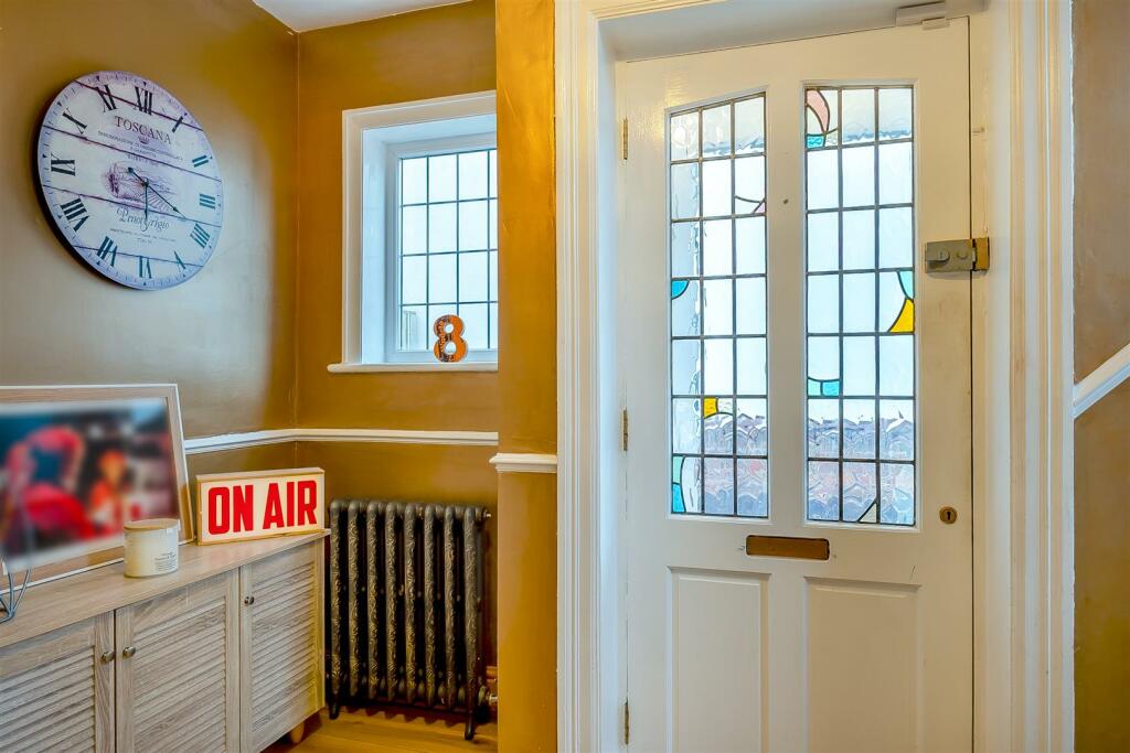 8584063-interior03.jpg