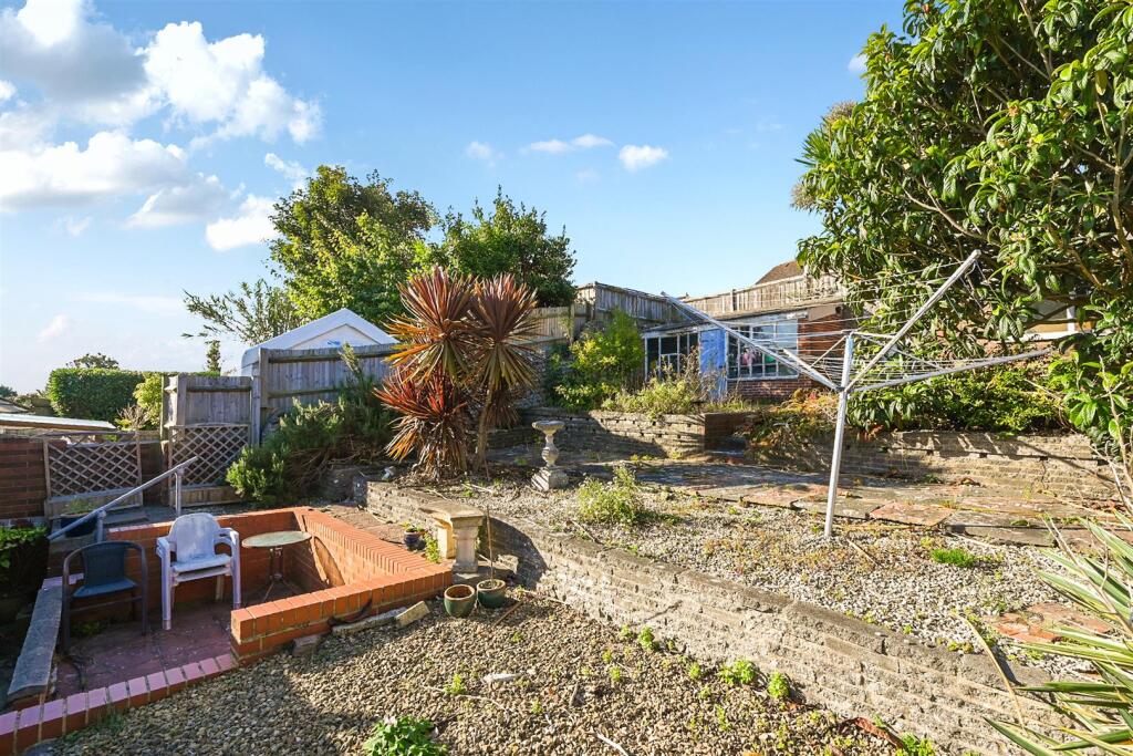 2a Windlesham Close, BN41 (17).jpg