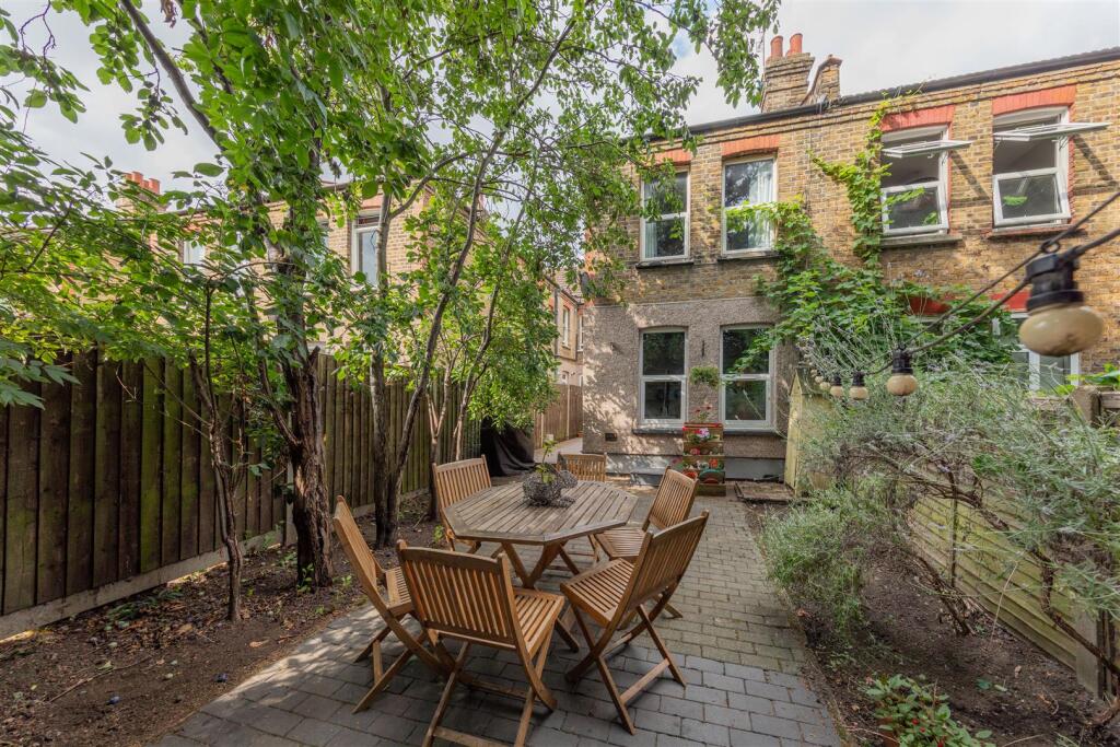 Seymour Road, E10