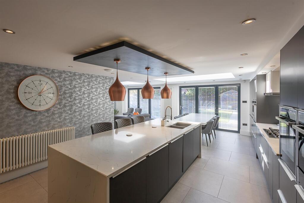 Open Plan Kitchen/Diner &amp; Living Space