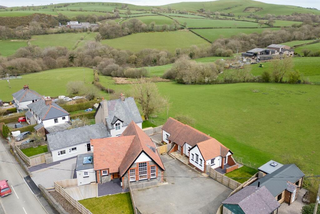 Tan-y-Fron (4 properties)-37.jpg