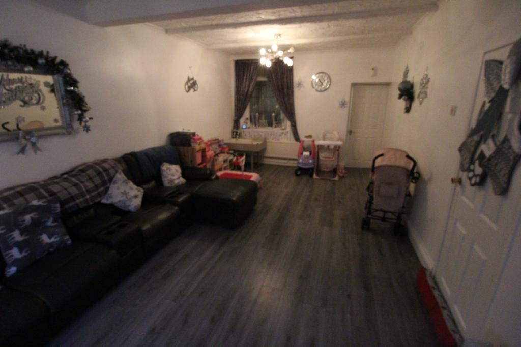 16Standardliving1