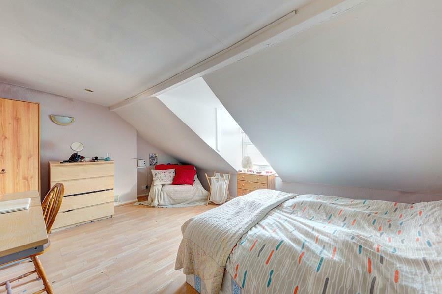 Bed 3 WEB.jpg