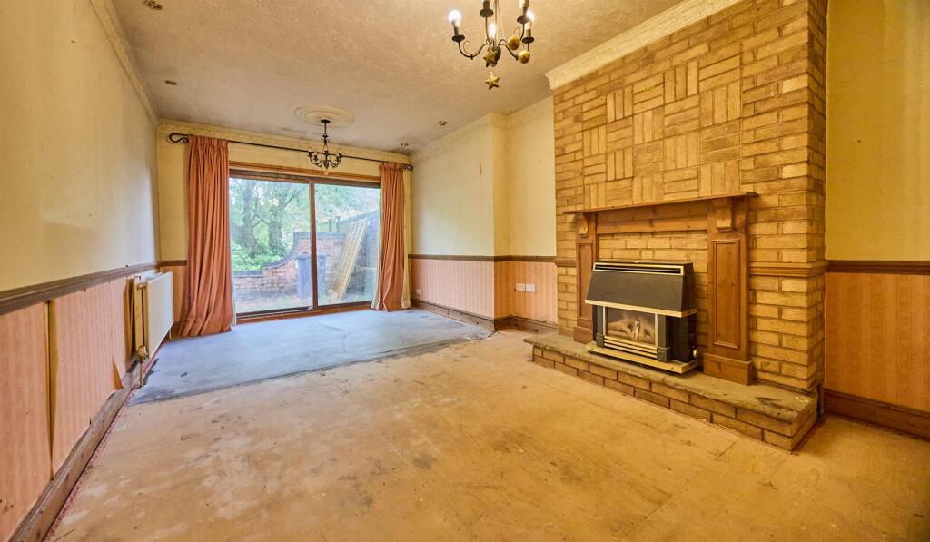 Rear Extended Lounge/Dining