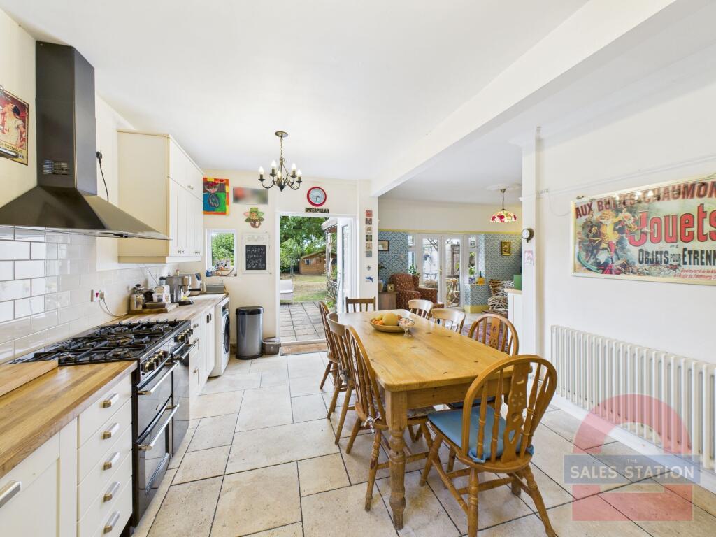 Kitchen/ Living area