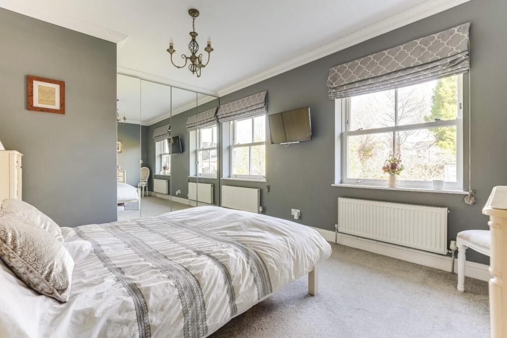 Bedroom 1 a.jpg