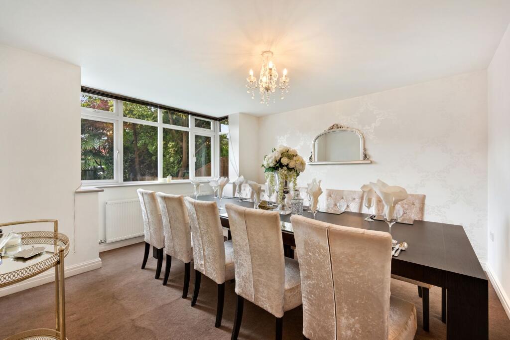 Kingsway, Bramhall, SK7