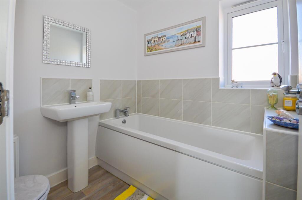 FAMILY BATHROOM/W.C.