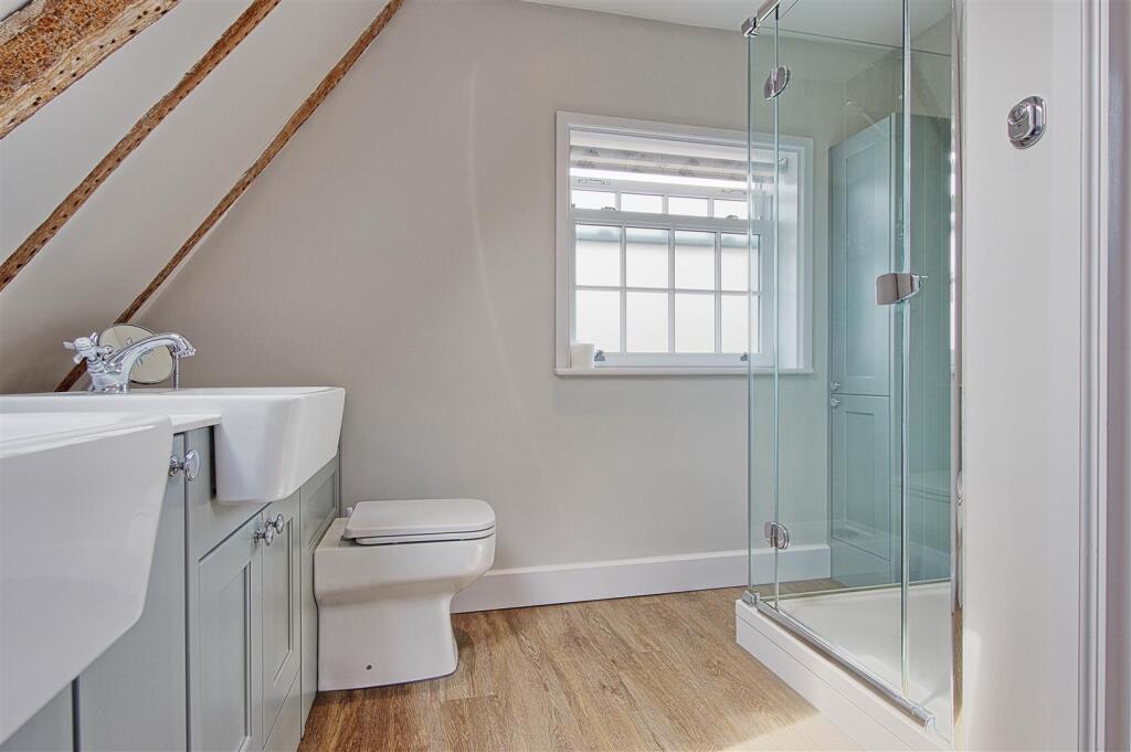 Bathroom 2.jpg