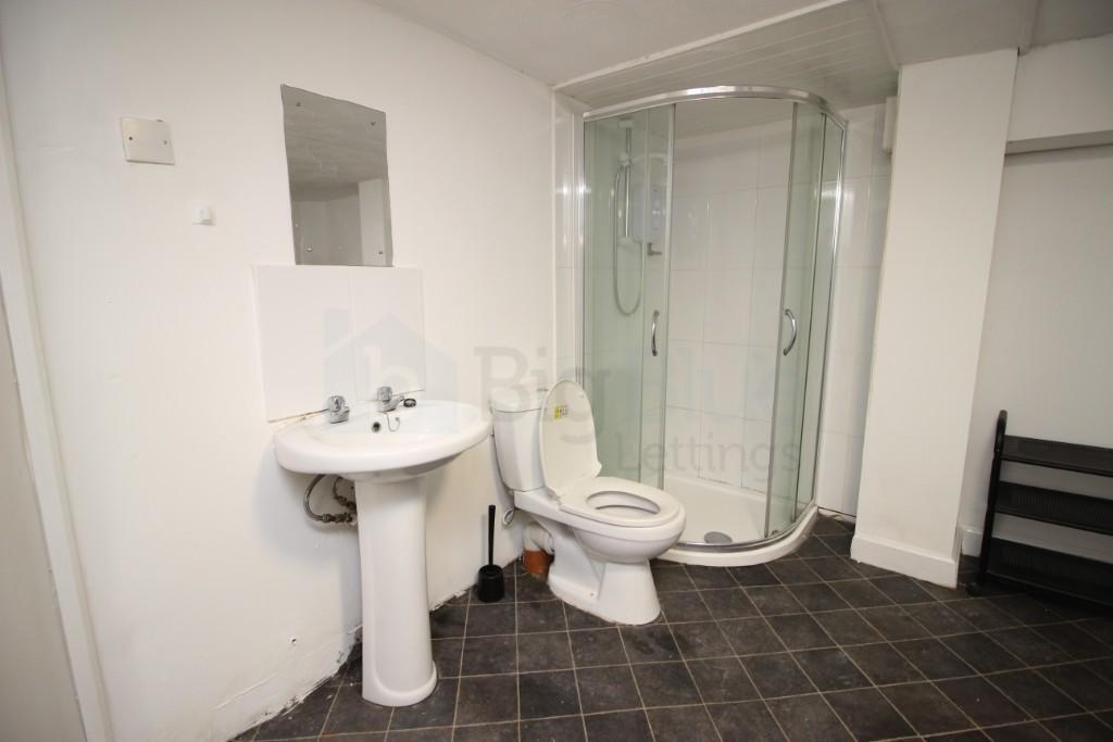 A clean and functional bathroom featuring a mod...