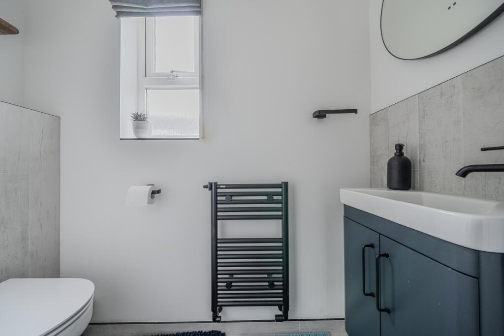 1360462-11-68d6c2...