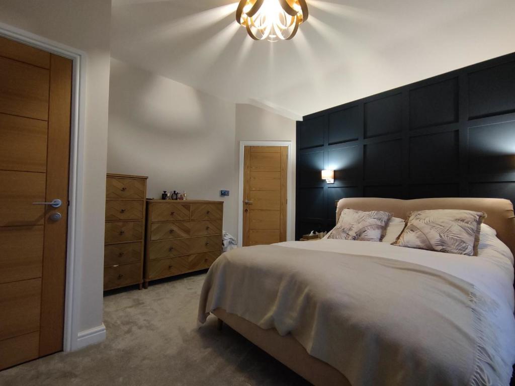 Main Bedroom Aspect 2