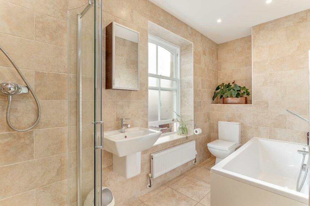 Bedroom 1 Ensuite.jpg