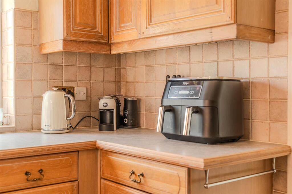 36 Errington Road-170.jpg