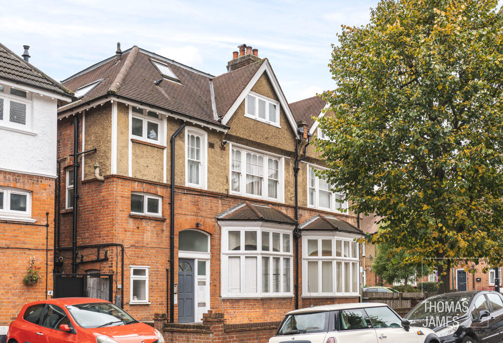 Elm Park Road, close to transport