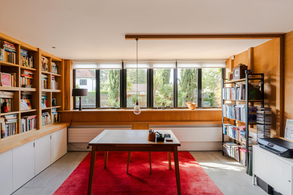 313897 - a0O0X00000QXKymUAH_N60.jpg