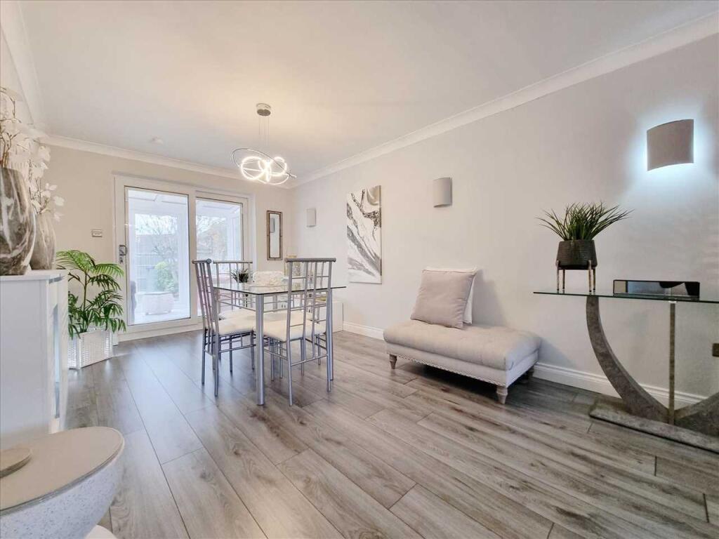 Dining Area: