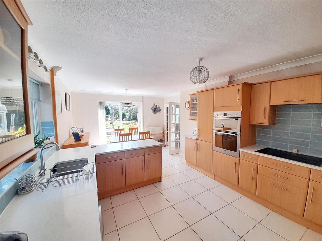 Kitchen breakfast room 3 new.jpg