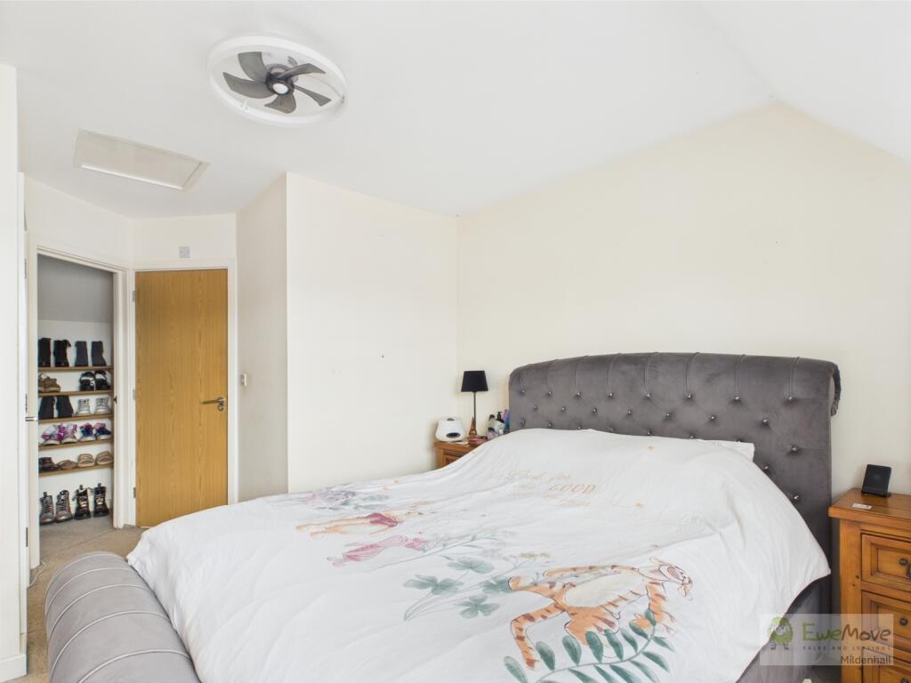 CAM03603G0-PR0036-STILL015