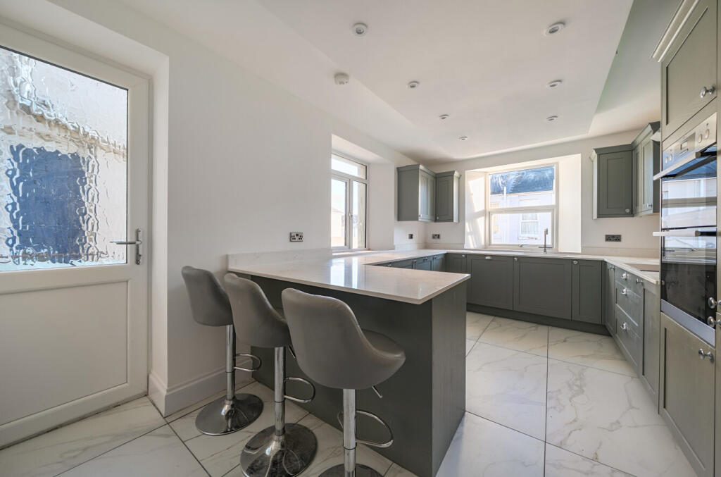 1380683-5-6920d22...